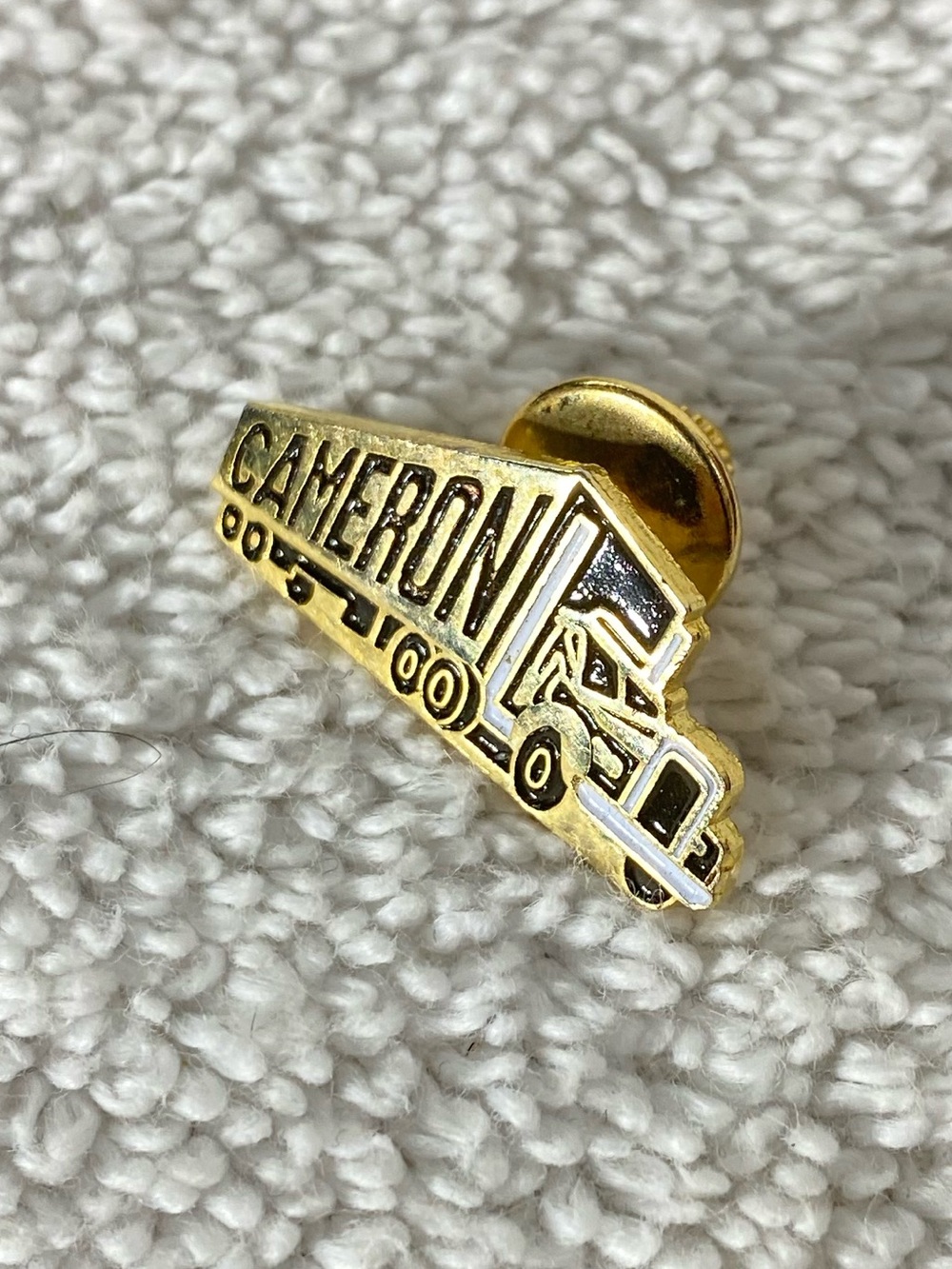 5/$35 Vintage Cameron Semi Truck Logistics Transport Gold Tone Enamel Lapel Pin